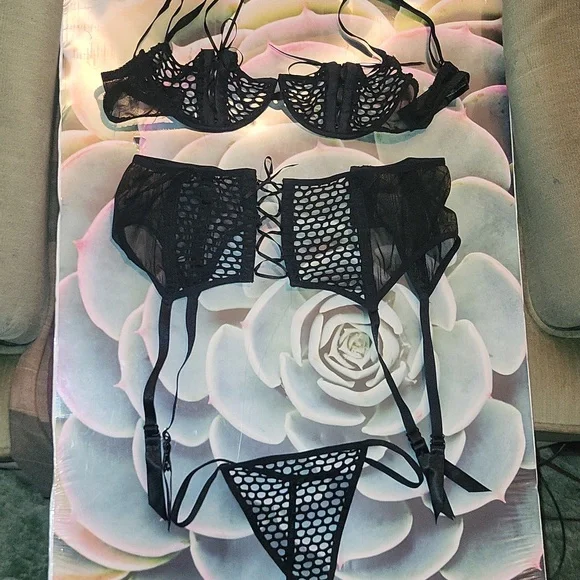 Seduction by Frederick's of Hollywood 3 Piece Lingerie Set Small - Picture 3 of 15